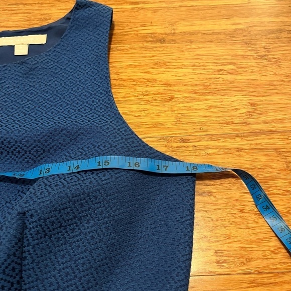 Banana Republic sleeveless blue jacquard lined peplum top w/ back zipper. Size 8 - Picture 10 of 13